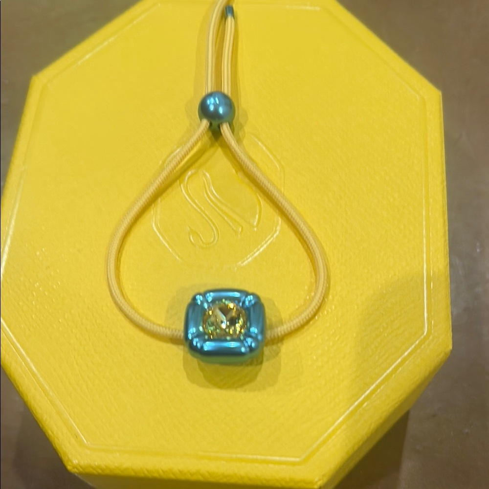 Swarovski Blue and Yellow Bracelet. Gorgeous brazalete.   New with tags